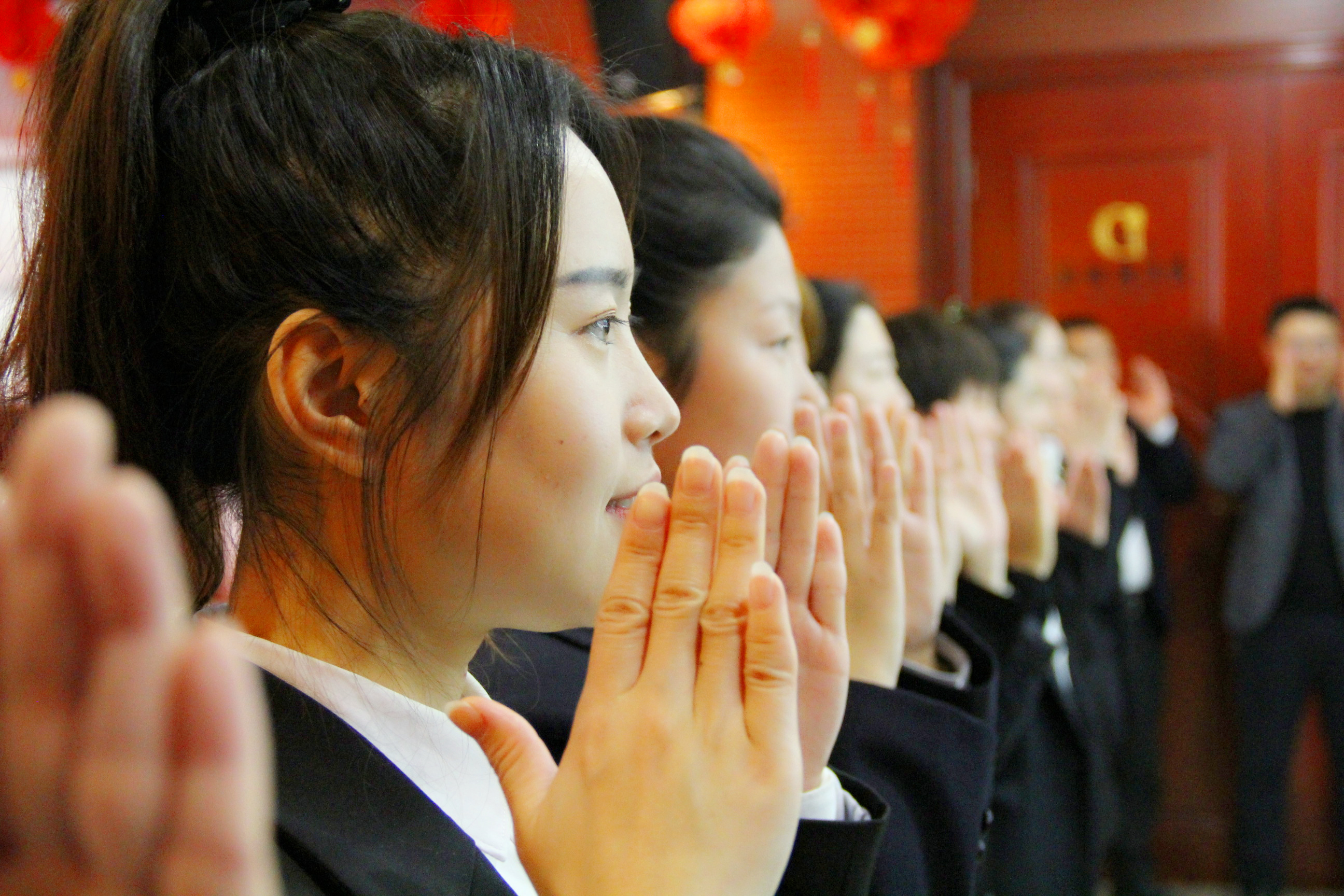 全面提升服務(wù)質(zhì)量，樹(shù)立良好企業(yè)文化！