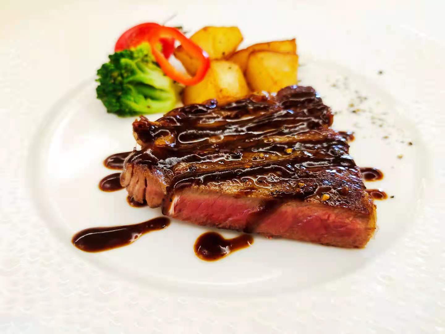 原價78元的牛排套餐只賣8.88元，吃起來就是個這？！